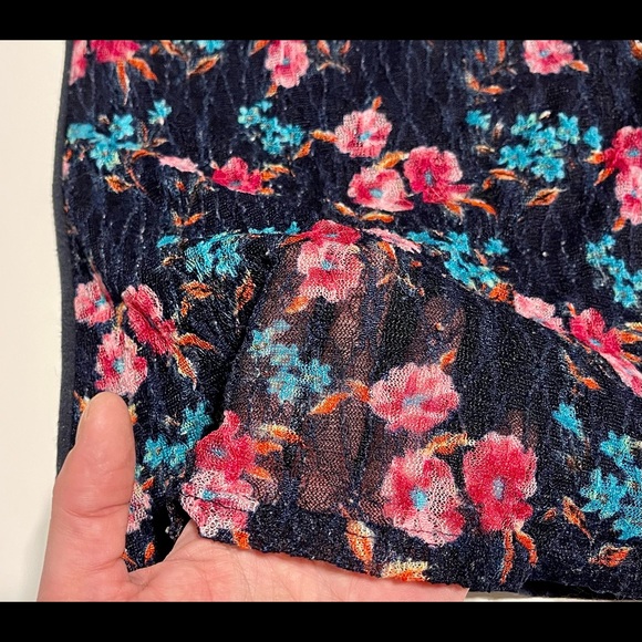 dELiA*s Retro y2k Sheer Black Floral Lace Long-sleeved Blouse - Picture 3 of 6